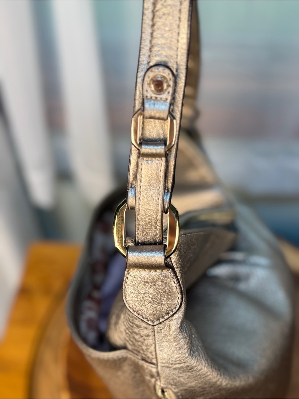 b. makowsky Metallic Gold Pebbled Leather Hobo Shoulder Bag EUC - Picture 12 of 15